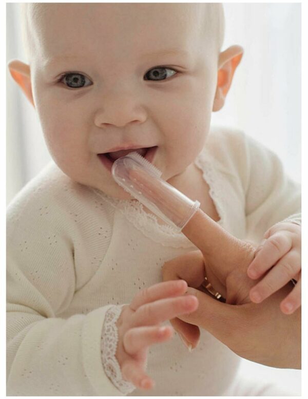 Детская силиконовая зубная щетка-напальчник с чехлом для хранения Canpol Babies 3